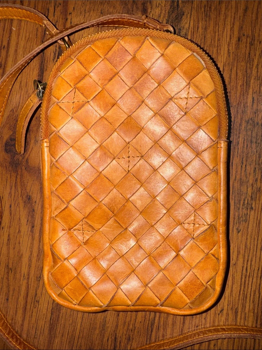 Vilenca Men's Tan Woven Leather Messenger Crossbody